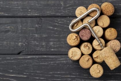 Come aprire una bottiglia di vino senza cavatappi