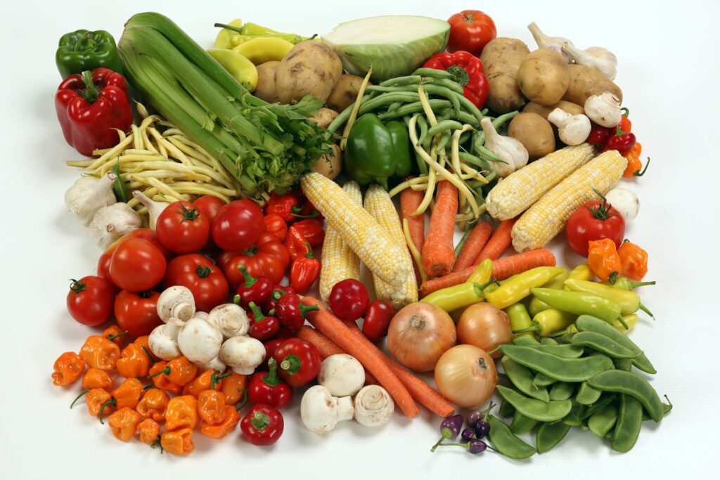 vari tipi di frutta e verdura per la dieta mediterranea